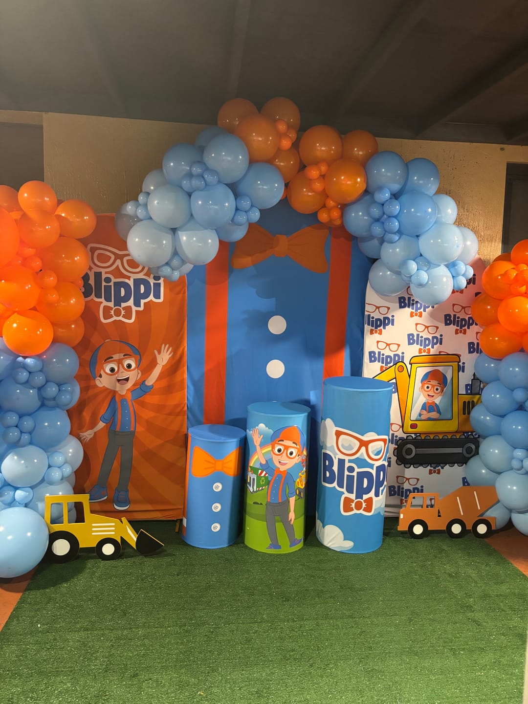 Customer photo review of Custom birthday party decoration round circle backdrop cover plinth cylinder pedestal cloth cover
