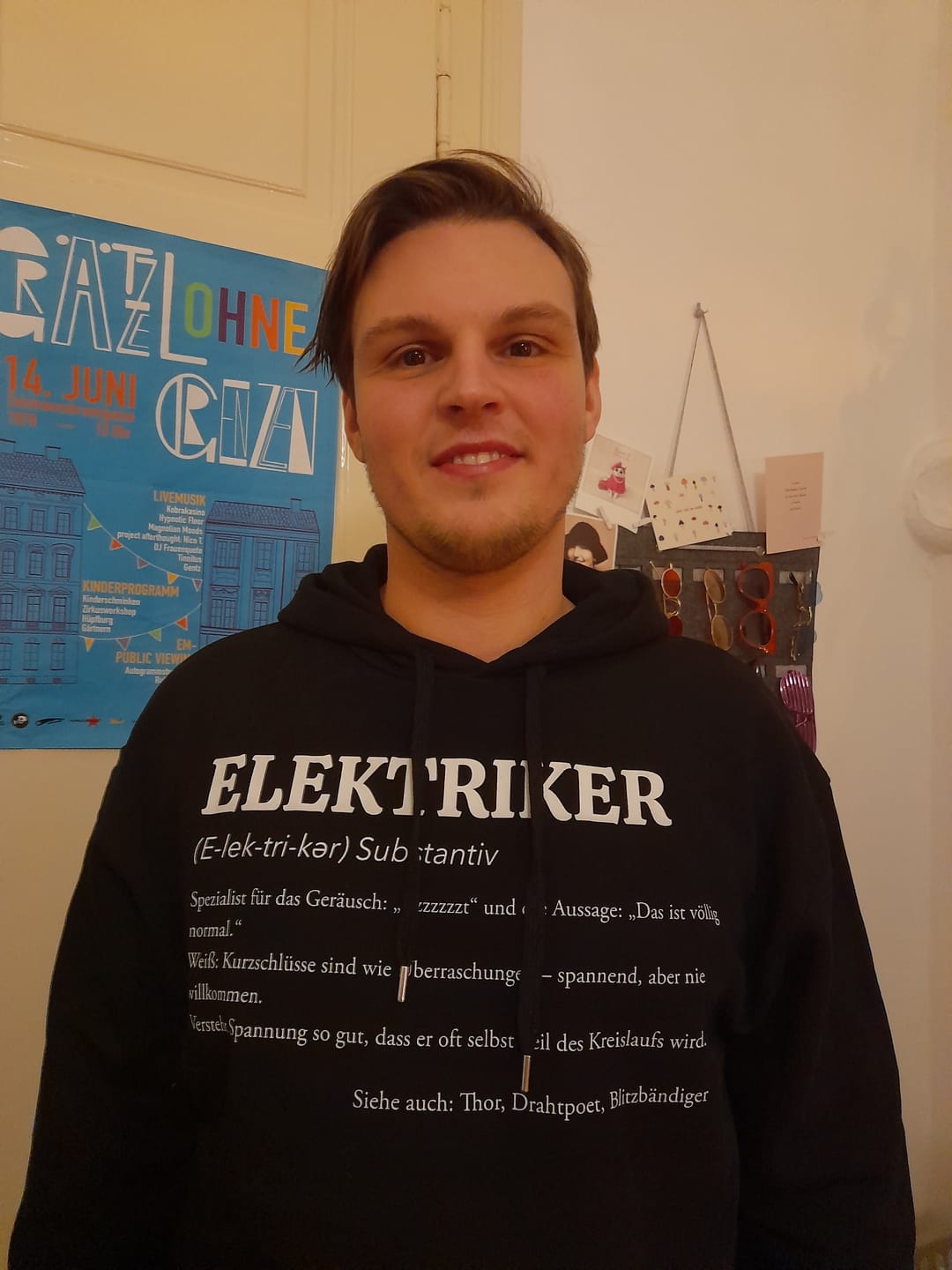 Customer photo review of Hoodie für Elektriker – Lustige Definition für den Profi
