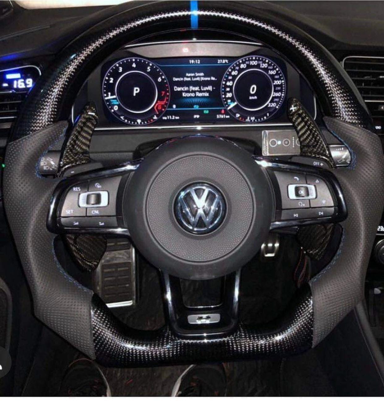 Customer photo review of Volkswagen Carbon Fiber Steering Wheel – Fits 2008+ Models with Selected Upgrade Packages