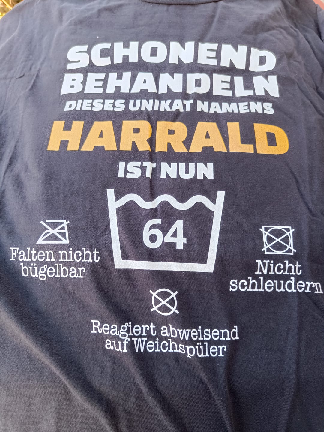 Customer photo review of Lustiges Geburtstags Shirt - Schonend Behandeln - Personalisierbares Herren T-Shirt