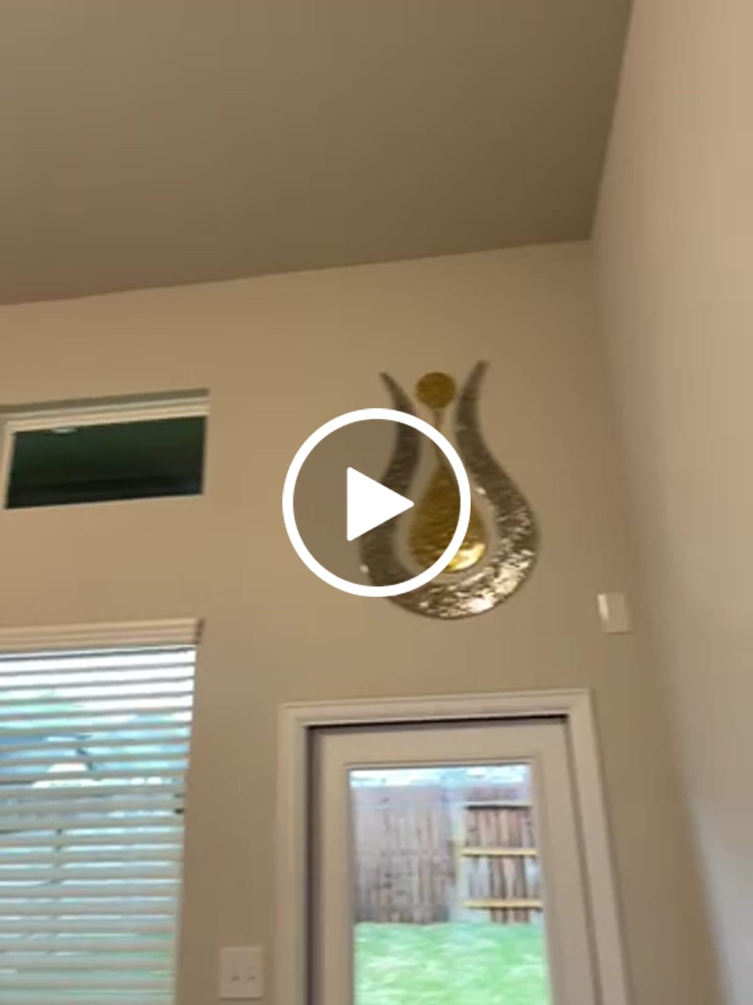 Customer video review of Ayatul Kursi Islamic Jewelry in Tulip Shaped Design - 18K Gold Plated Silver Muslim Pendant