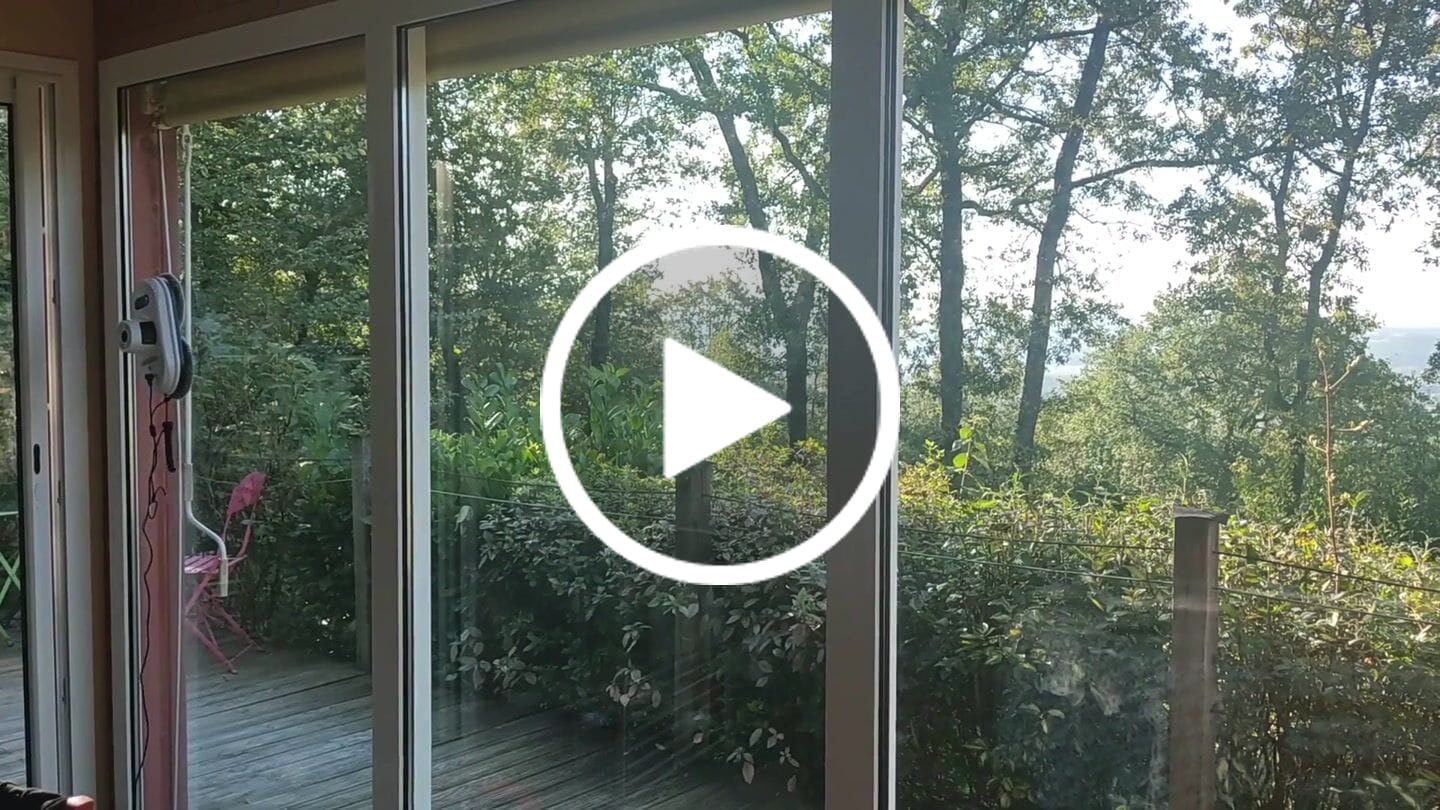 Customer video review of Robot lave vitre V3CLEAN