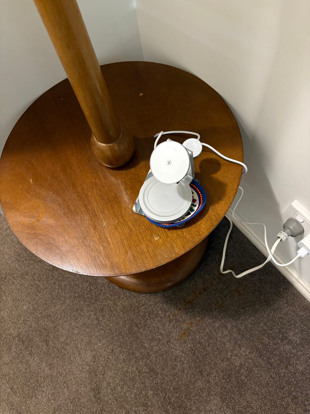 Customer photo review of Desktop 3-in-1 MagSafe Wireless Chraging Station