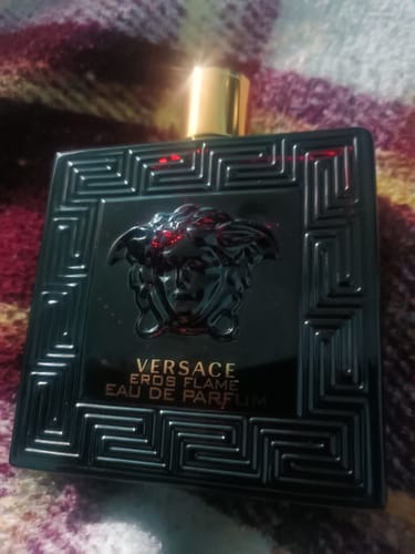 Reseña con foto de un cliente sobre Perfume Versace Eros Flame EDP