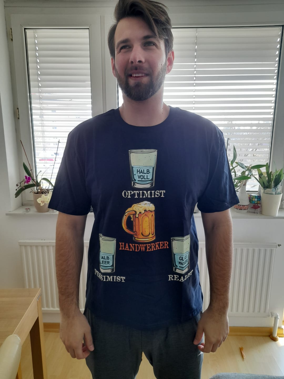 Customer photo review of Handwerker Humor T-Shirt - Bier ist die Lösung