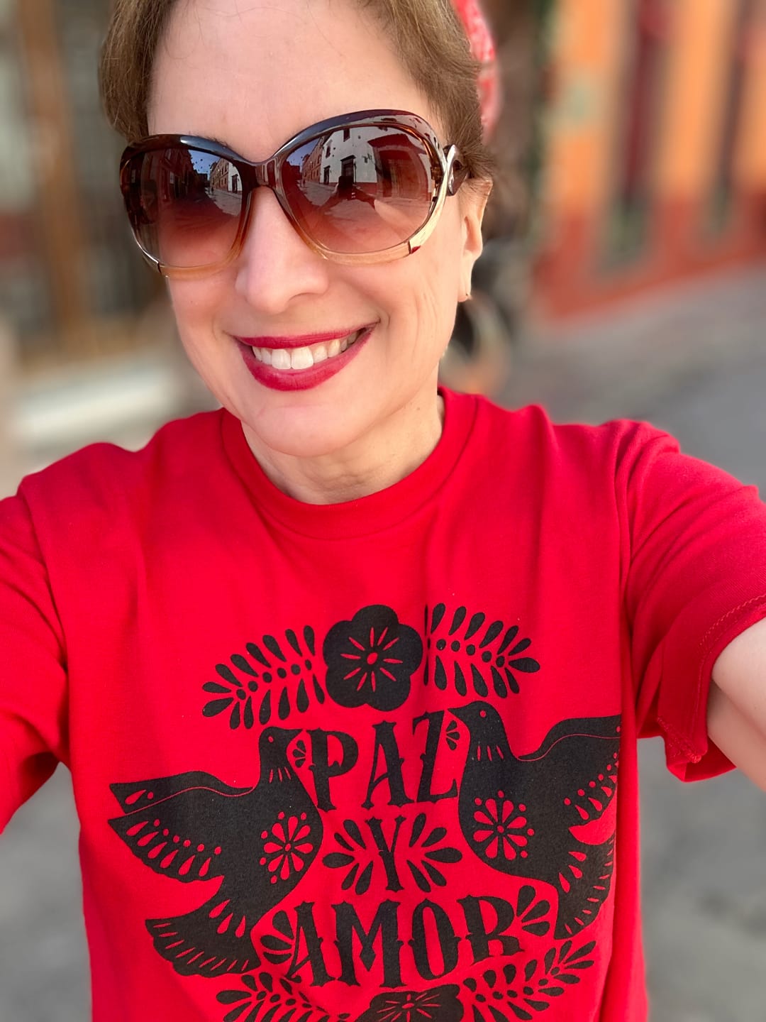Customer photo review of Unisex Paz y Amor Tee