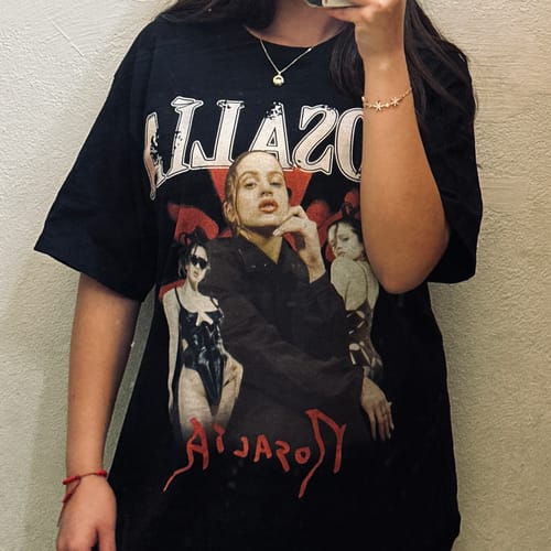 Customer photo review of Rosalía T-Shirt