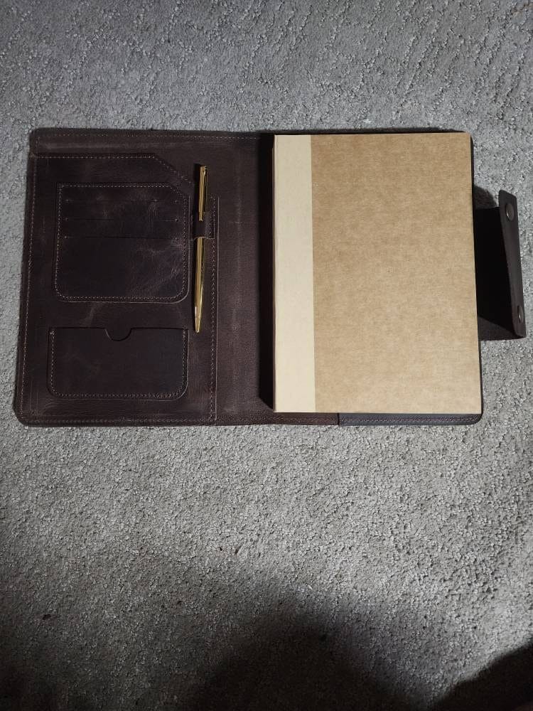 Customer photo review of 2025 Leather Planner, Personalized Refillable Leather Journal A5 Size + Free Pen