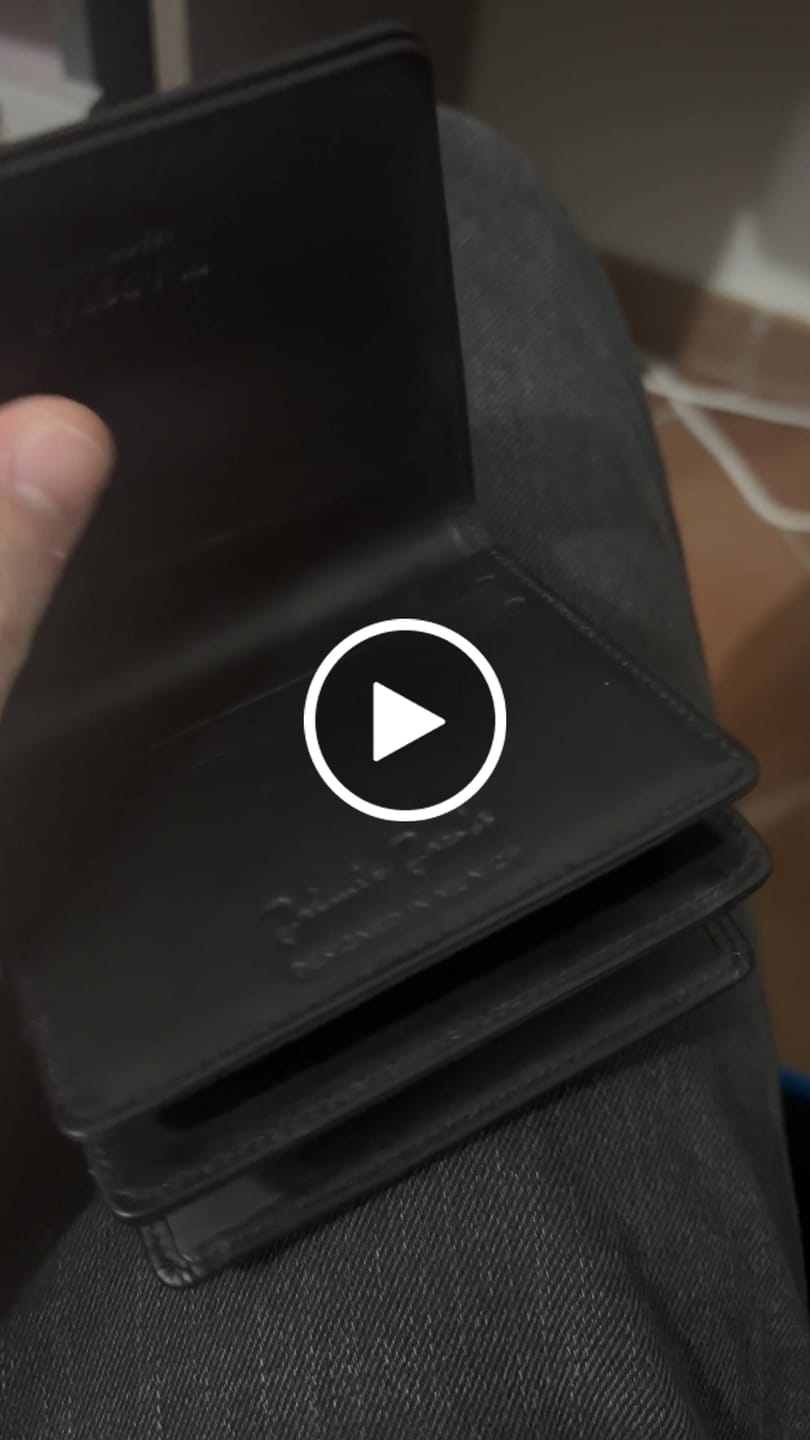 Customer video review of Flapstar Magic Wallet with coin pocket