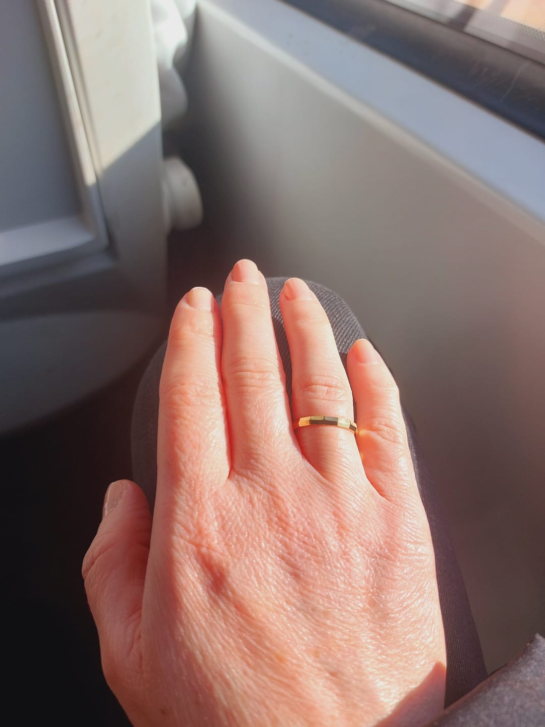 Customer photo review of Edgy Ring | 18K vergoldet