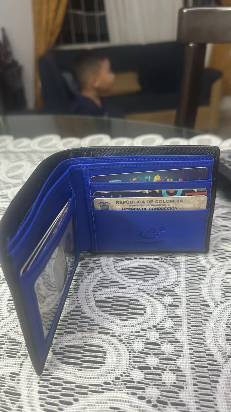 Customer photo review of Carbon Fiber Wallet RFID Blocking Card Holder For Men Slim Compact Design — Black | KIMLUD