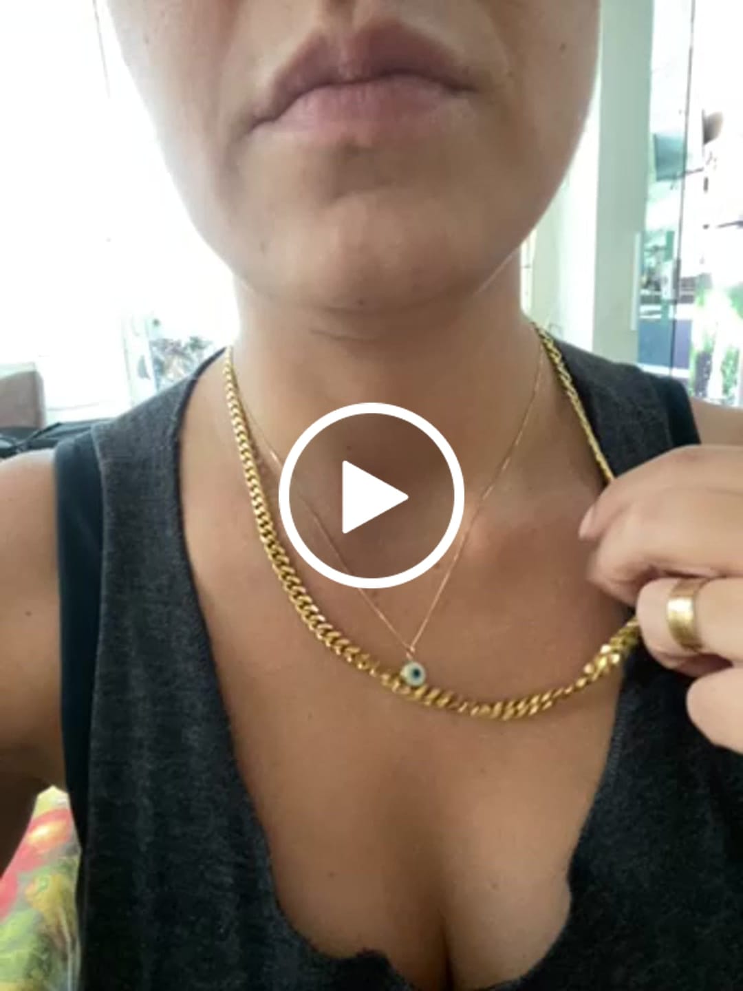 Customer video review of Colar Selenza Corrente Cubana Banhado em Ouro 18K