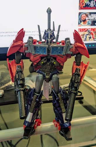 Customer photo review of APC Toys APC-001 APC001 2.0 Version Attack Prime ( 1:1 TFP Optimus Prime Voyage Class ) Repainted Version 17cm / 6.7"