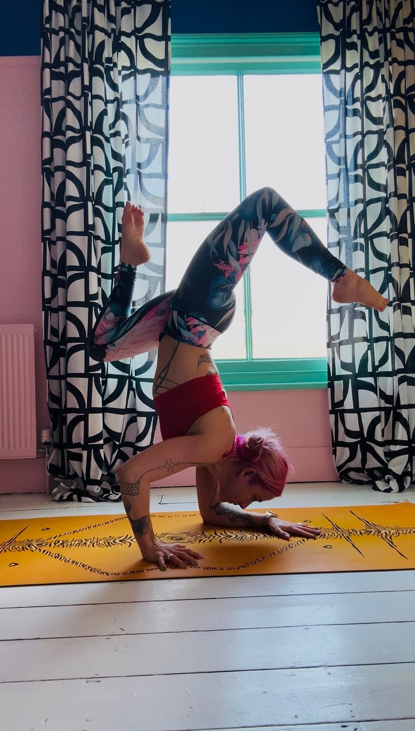 Customer photo review of Women's leggings - Pretty in Pink Protea print leggings