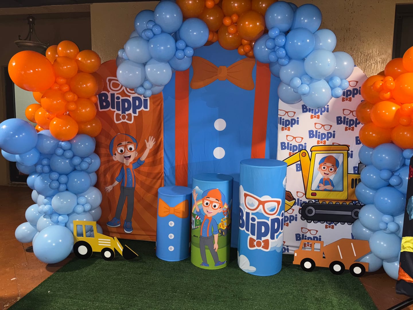 Customer photo review of Custom birthday party decoration round circle backdrop cover plinth cylinder pedestal cloth cover