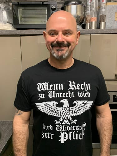 Customer photo review of Wenn Recht zu Unrecht wird - T-Shirt