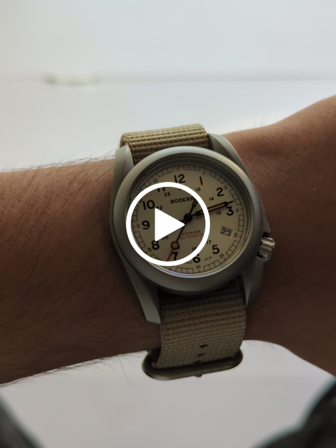 Customer video review of VOYAGER - 100M Waterproof Titanium Automatic Field Watch | White