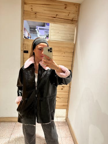 Customer photo review of Chaqueta Bonded Charol Pink