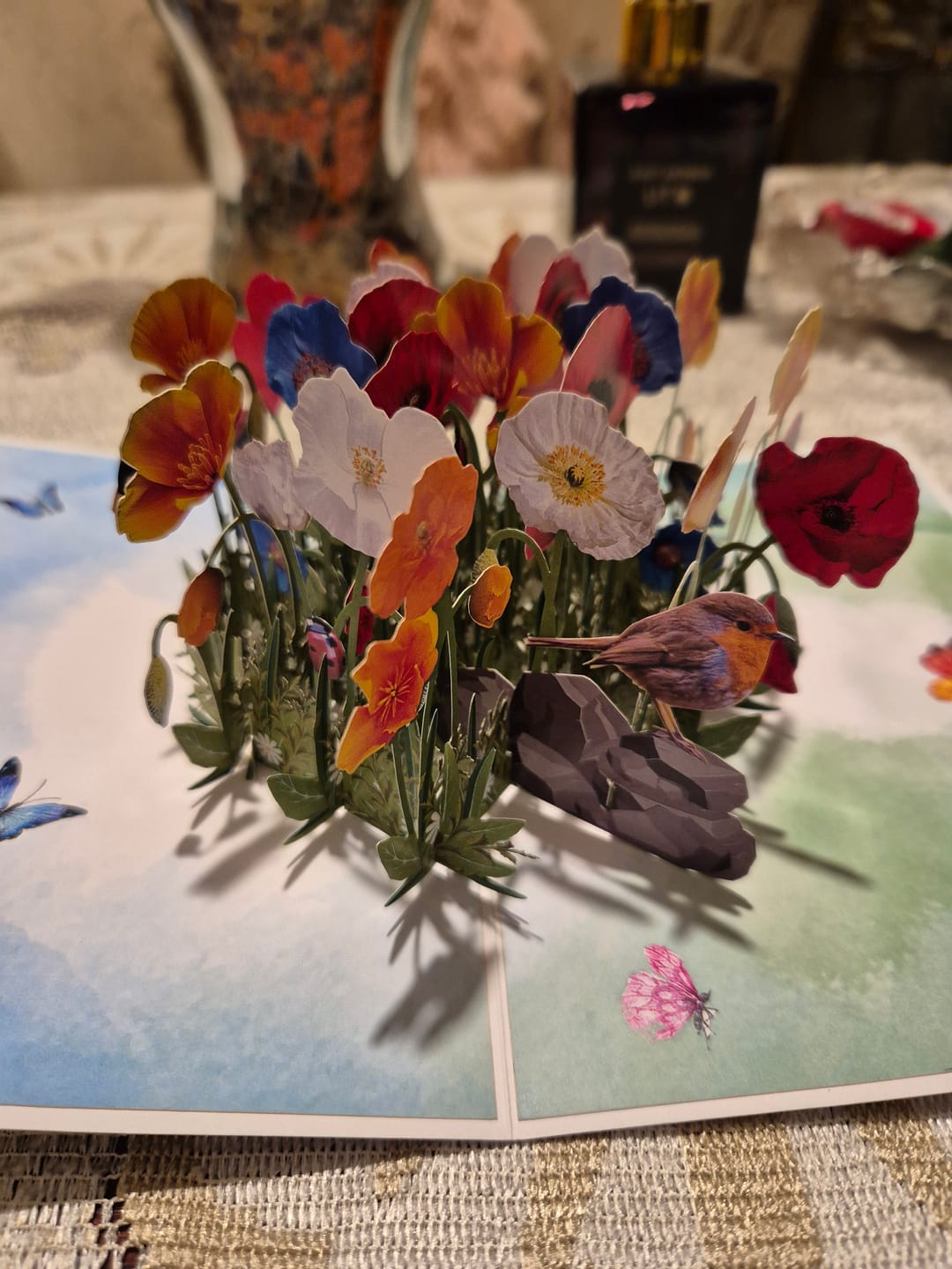 Customer photo review of Margaspalvės aguonos: išskirtinio grožio 3D pop-up atvirukas + vokas