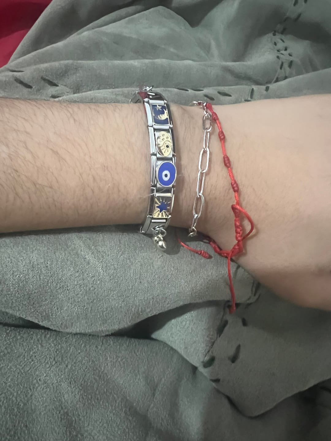 Customer photo review of Charm Luna Con Fondo Azul