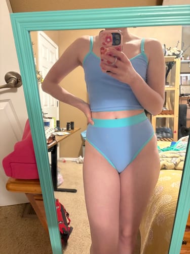 Customer photo review of DYLAN Peri Sporty Tankini Top