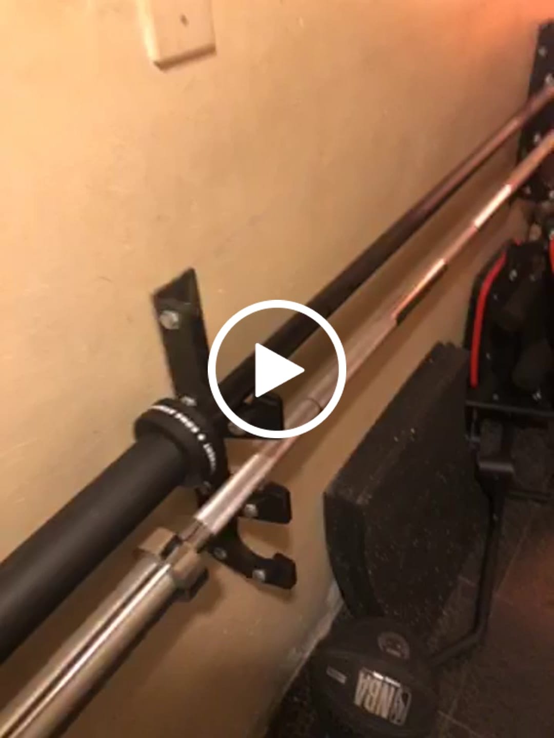 Customer video review of Rack Pared para Barras Olímpicas IRONSIDE