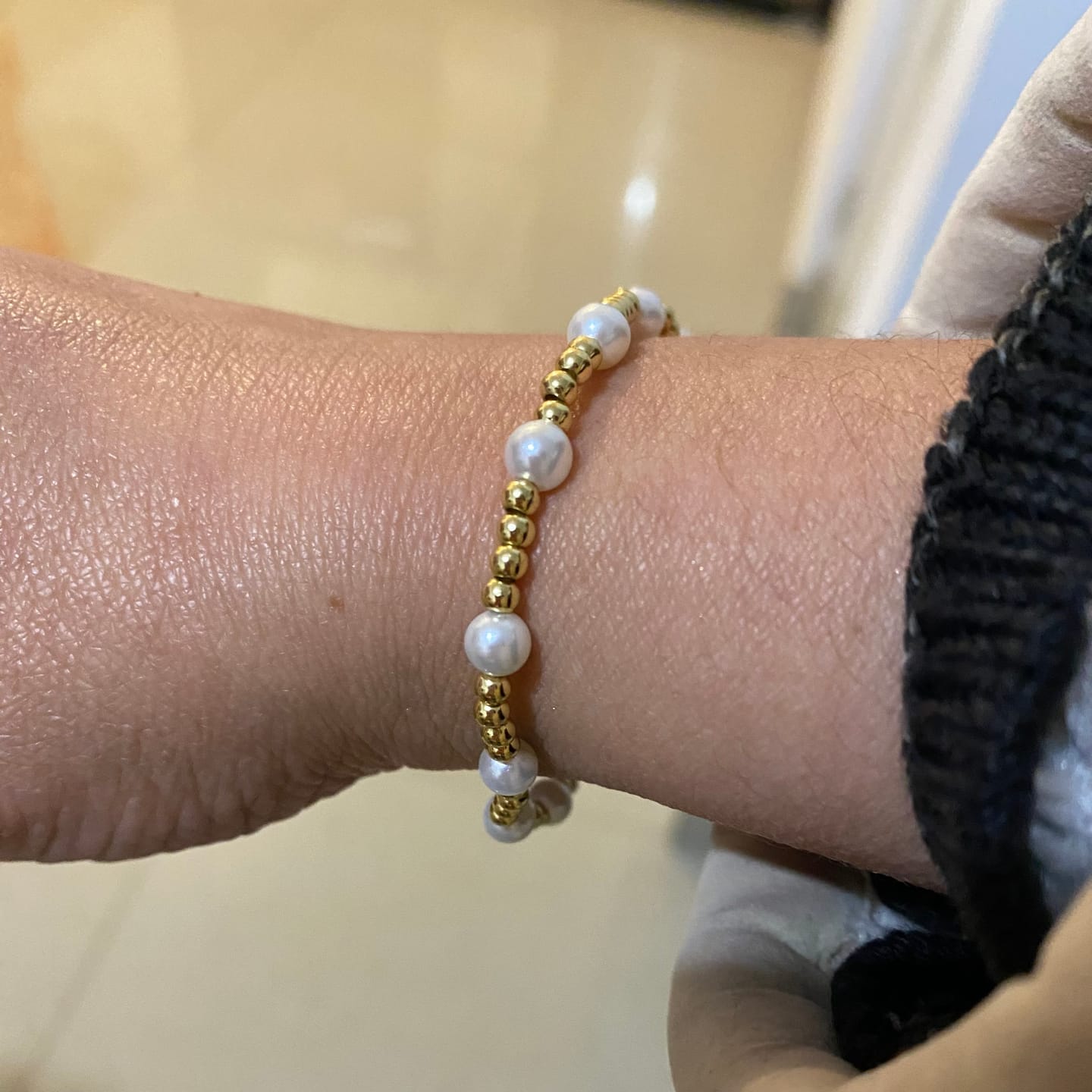 Customer photo review of Pulsera Bolitas Doradas Con Perlitas