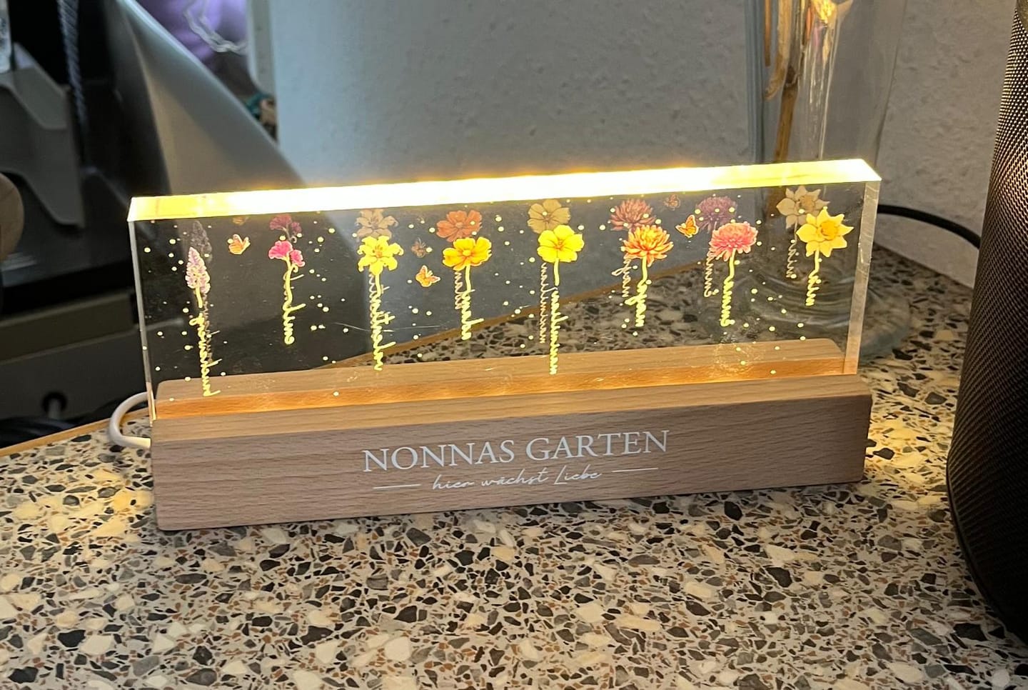 Customer photo review of Omas Garten - Personaliserter LED Aufsteller mit Blumen und Namen
