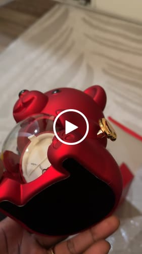 Customer video review of Ours Rose Éternelle avec Collier Gravé - Une double surprise que votre chérie appréciera