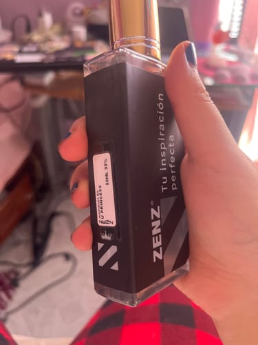 Customer photo review of Perfume Inspirado en U I DONT NEED A PRINCE BY MY SIDE TO BE A PRINCESS KILLIAN NUEVO ABRIL 2024 zenz