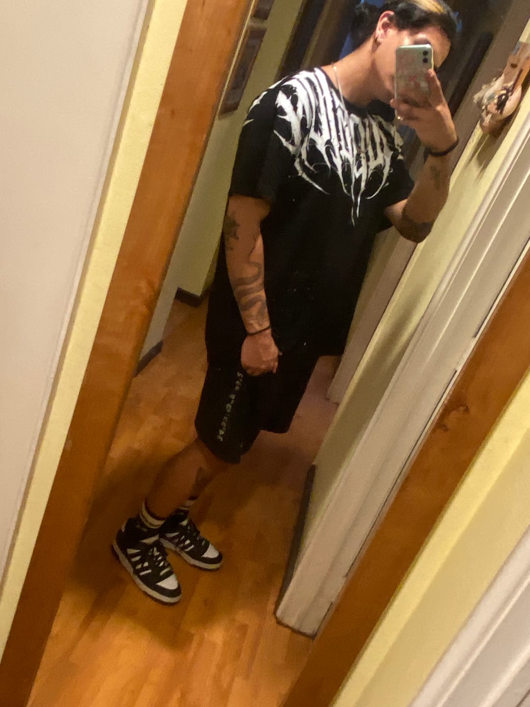 Customer photo review of POLERA BLACK LETTER ART CO.