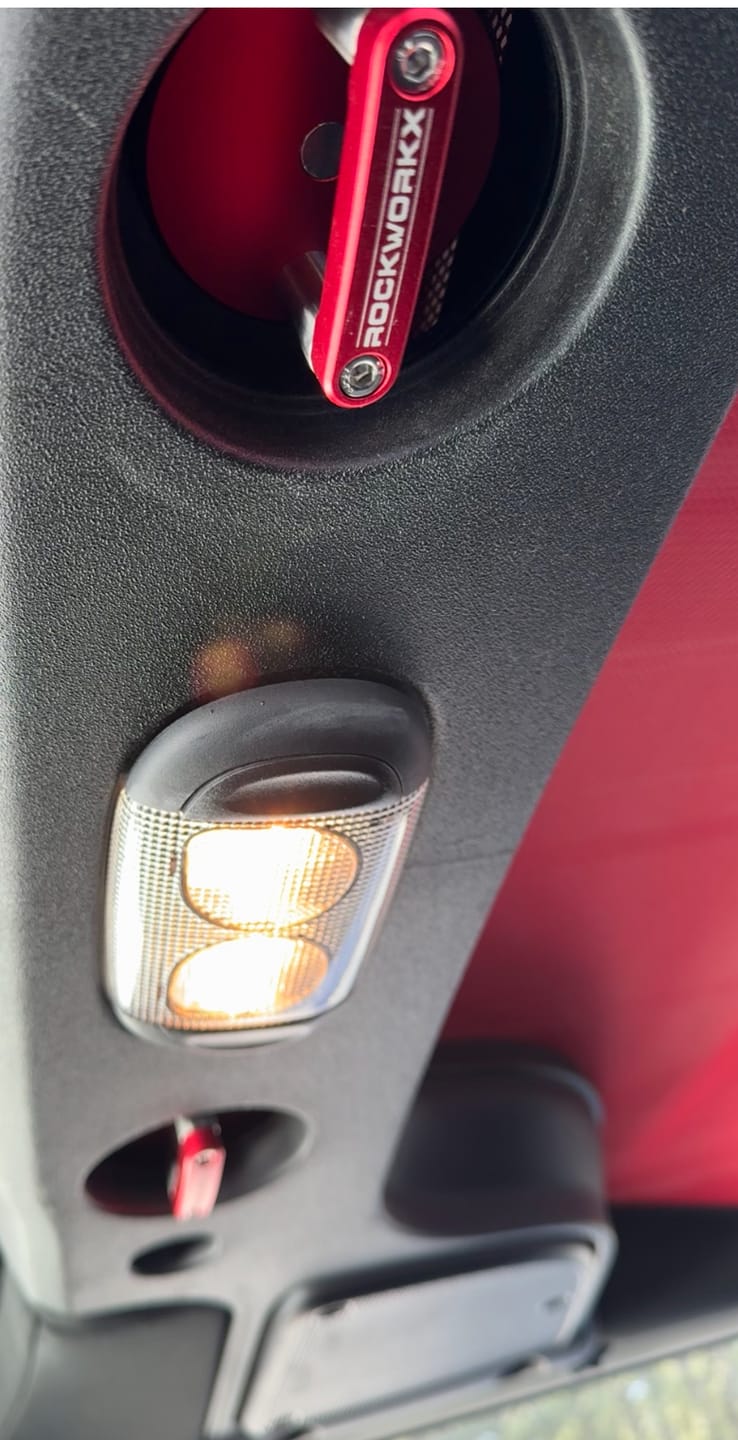 Customer photo review of Jeep JK + JKU Freedom Hard Top Quick Release Knobs / Bolts, 2 in 1 Billet Aluminum (2 Piece Set)