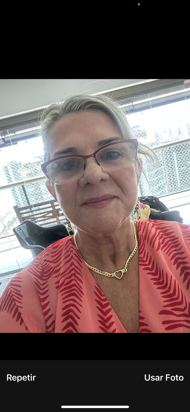 Customer photo review of Colar Gargantilha Coração Minimalista Banhado em Ouro 18K