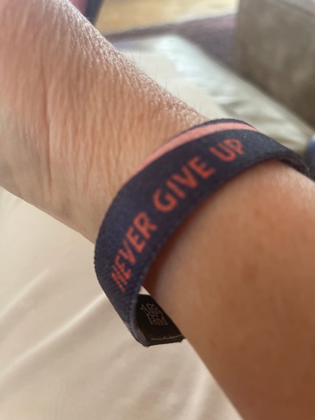 Customer photo review of Never Give Up - Elastisches Armband