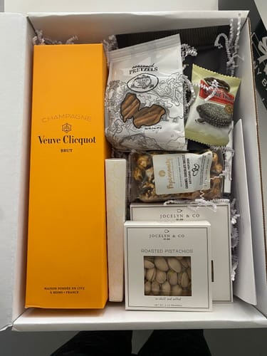 Customer photo review of Veuve Clicquot Gift Set