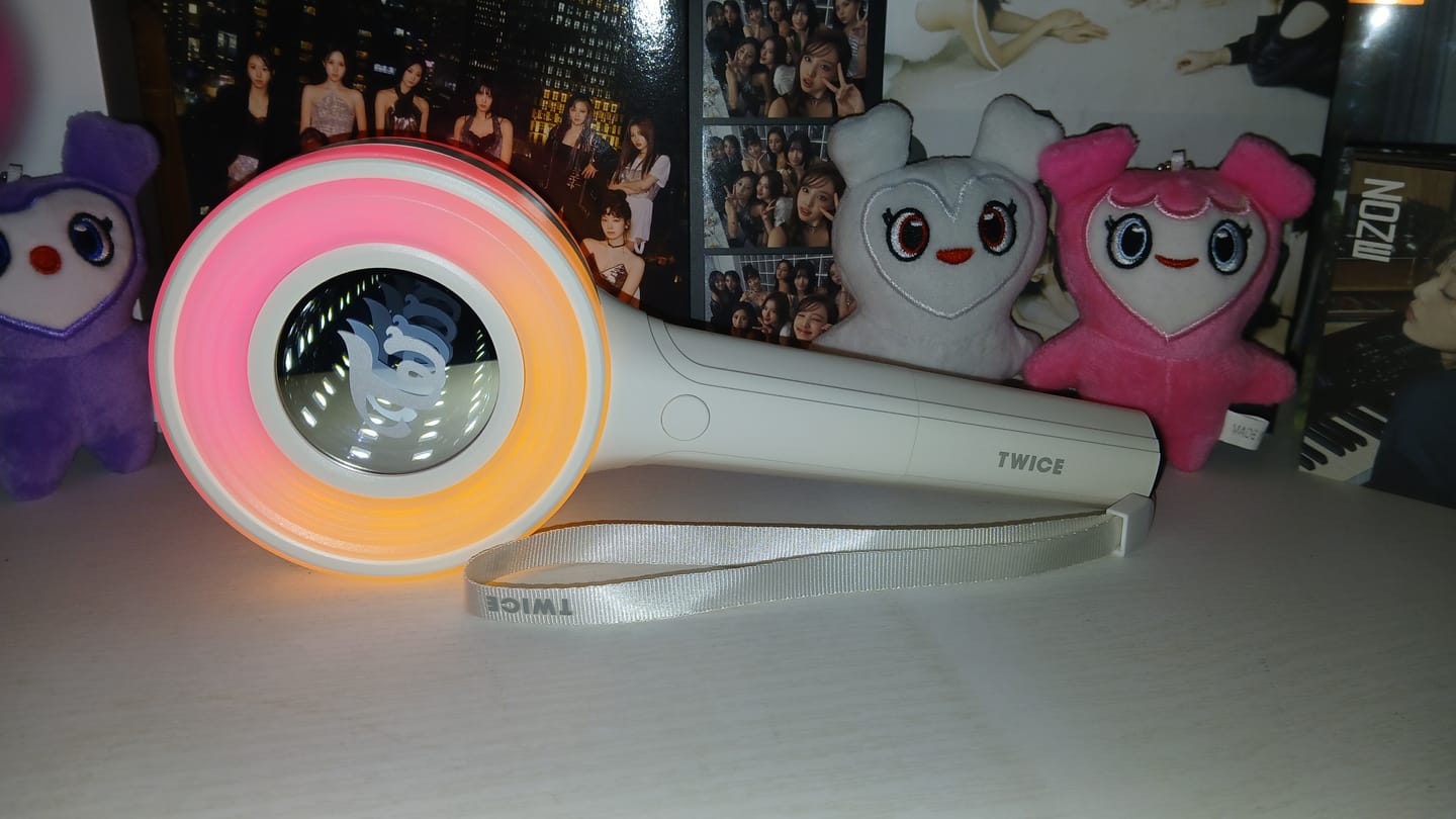 Customer photo review of [2ND PRE-ORDER] TWICE - CANDYBONG ∞ OFFICIAL LIGHT STICK