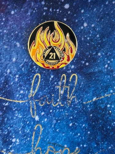 Customer photo review of 21 Year Sobriety Mint Twisted Flames Gold Plated AA Recovery Medallion/Chip/Coin - Black/Red/Orange/Yellow