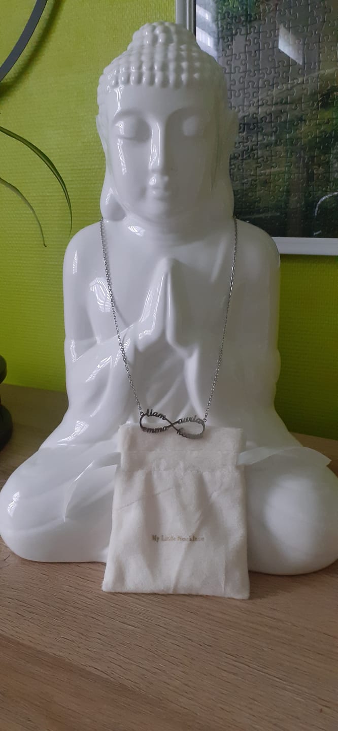 Customer photo review of Collier Infini Personnalisé Deux Prénoms