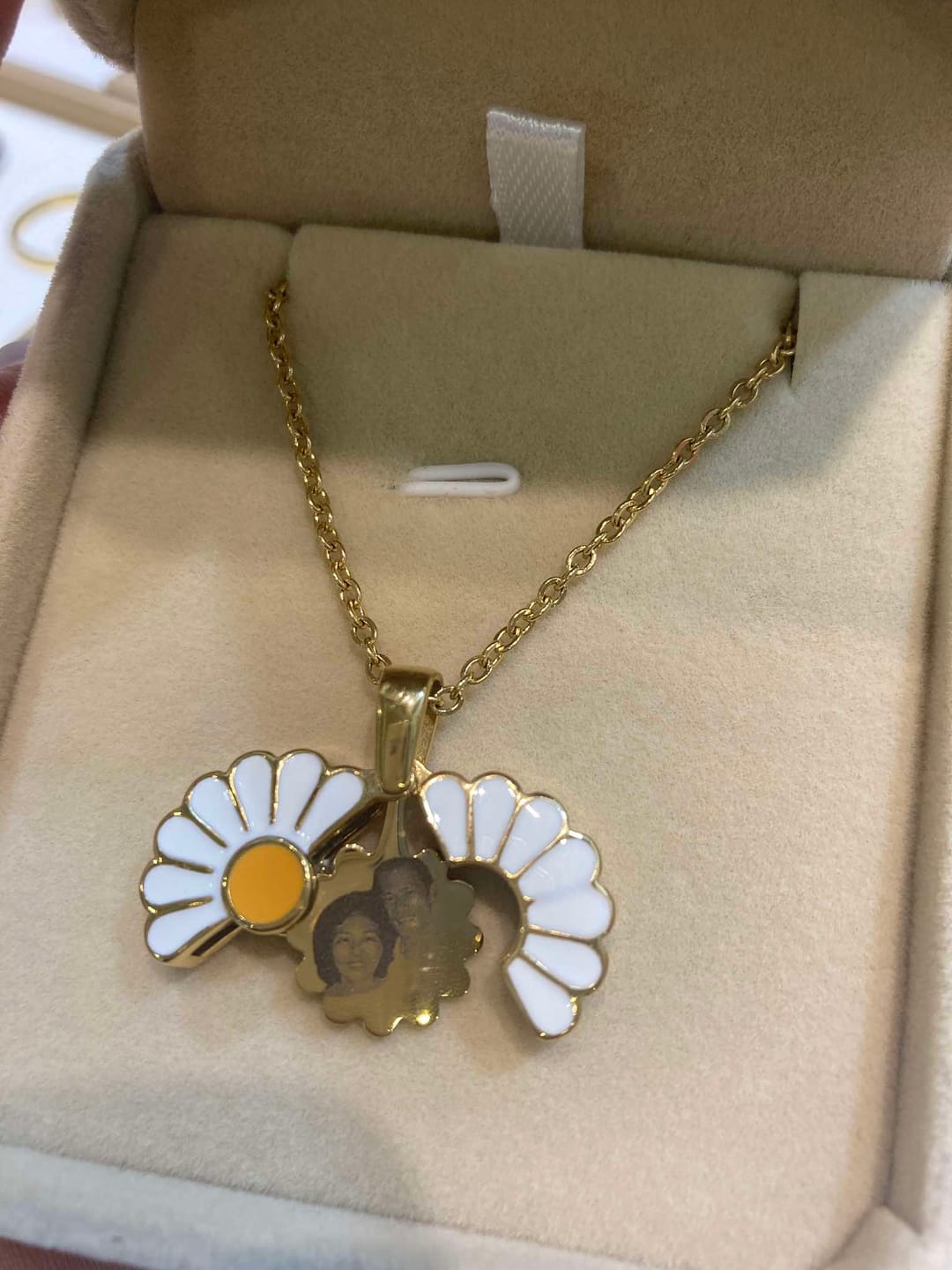 Customer photo review of Printave™ Personalized Flower Necklace