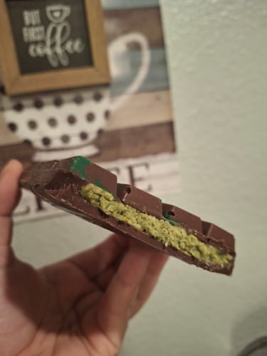 Customer photo review of Knafeh Chocolate Bar (Pistachio)