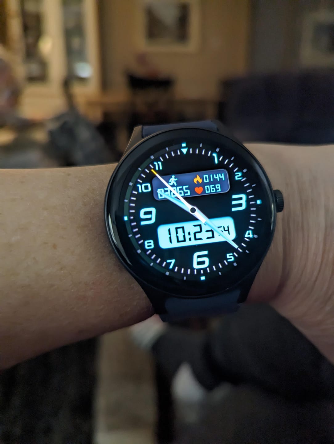 Customer photo review of BEARSCOME Blood Pressure Blood oxygen Blood Sugar Monitoring Bluetooth Talk Play Music Health Waterproof Smartwatch