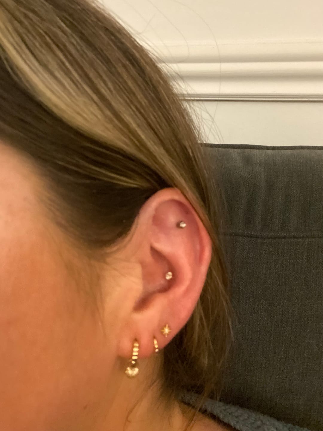 Customer photo review of Solitaire Crystal Threadless Cartilage Stud