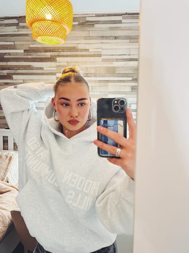 Customer photo review of GATED COMMUNITY HOODIE LIGHT GREY