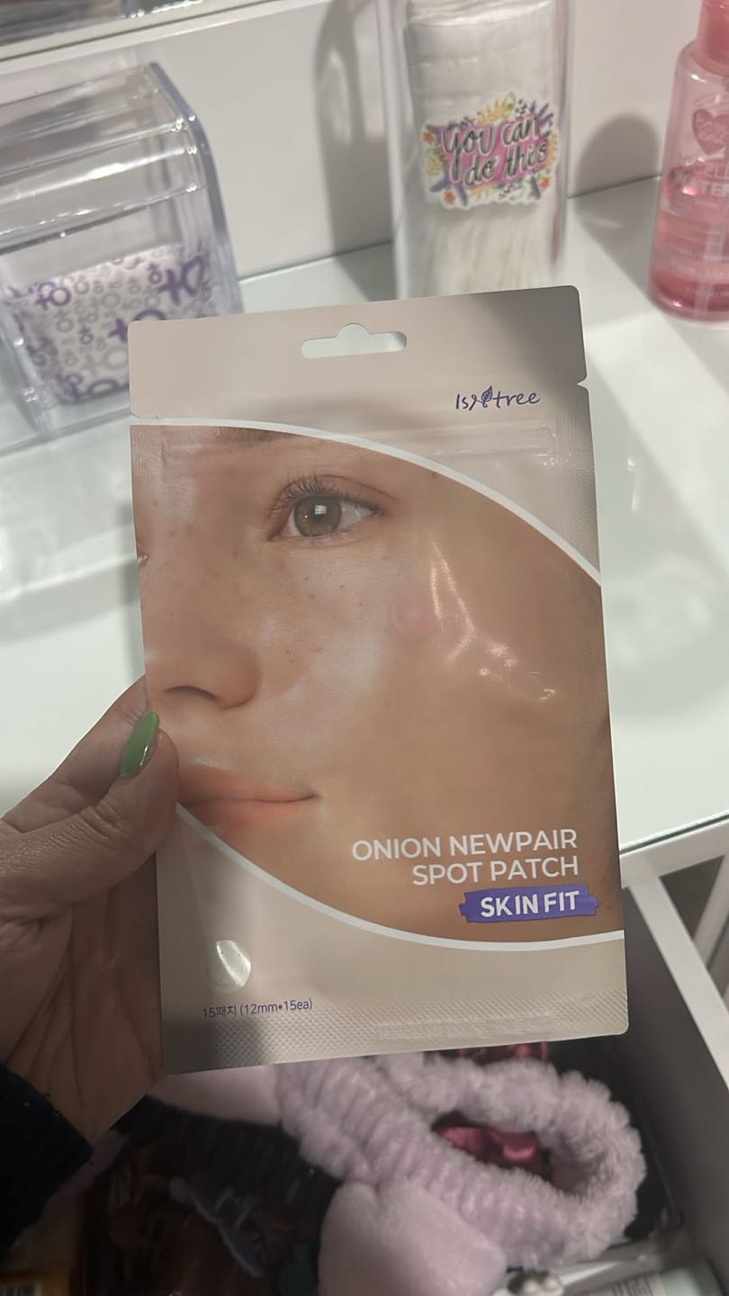 Customer photo review of Isntree - Onion Newpair Spot Patch Skin Fit