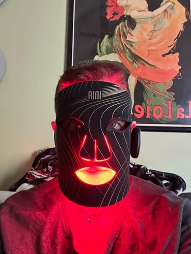 Customer photo review of INIA GLOW Wireless Red Light Therapy Mask