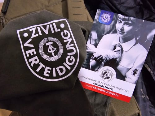 Customer photo review of PREMIUM SHIRT UNISEX • DDR ZIVILVERTEIDIGUNG - BRUSTBADGE