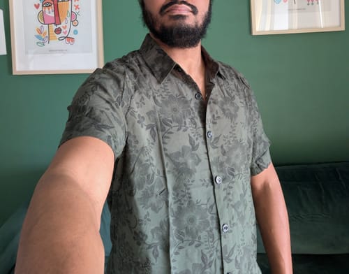 Customer photo review of Chemise à manches courtes boutonnée pour hommes, motif Floral vert foncé, Vintage hawaïen, doux, vacances à la plage