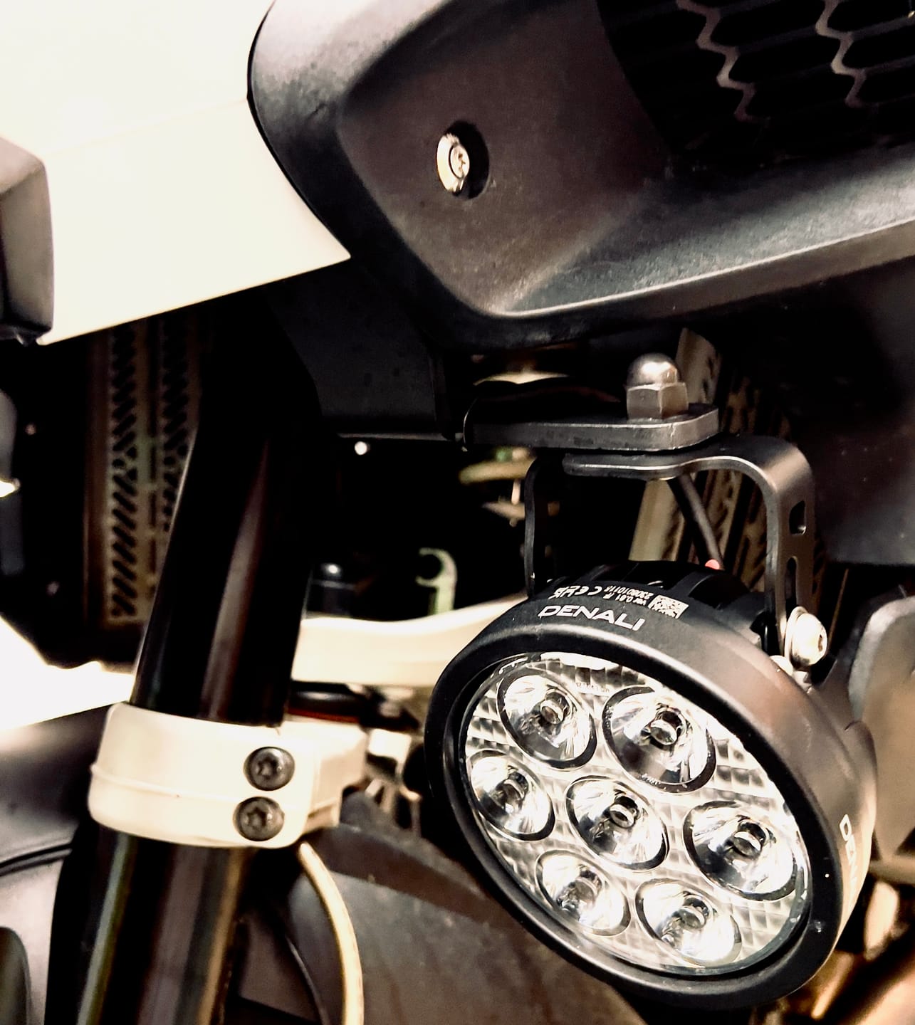 Customer photo review of SoundBomb™ Mini Electromagnetic Low Tone Horn