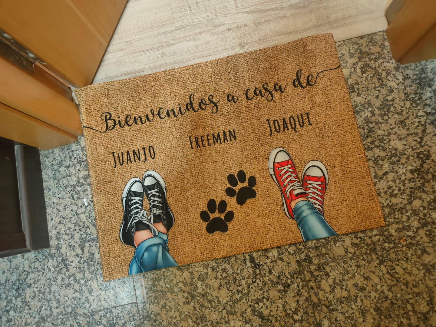 Customer photo review of Zapatos y patas - Felpudo personalizado