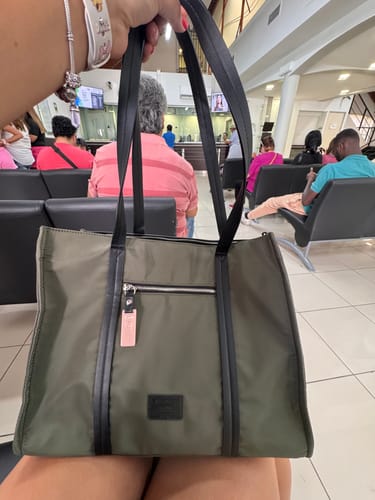 Reseña con foto de un cliente sobre Cartera De Hombro New Office